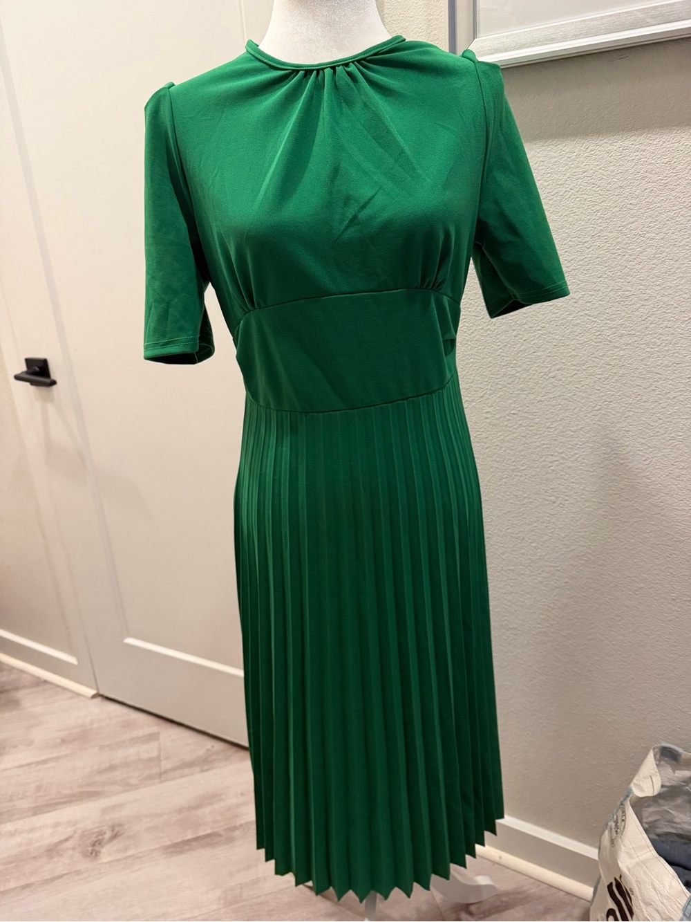 Classic Emerald Pleated Midi Dress